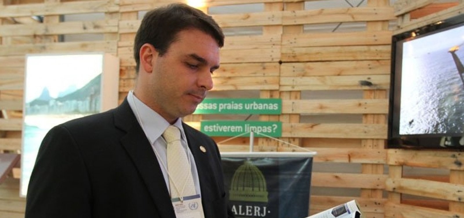 [Ex-assessor de filho de Bolsonaro movimenta R$ 1,2 mi e entra na mira das autoridades]