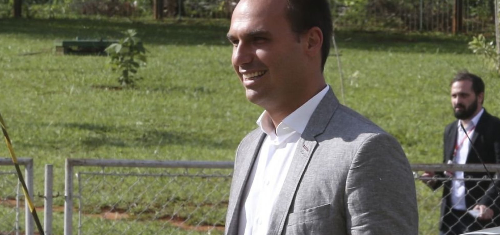 [Amizade e polÃ­tica se misturam, diz Eduardo Bolsonaro sobre movimentaÃ§Ãµeas de ex-assessor]