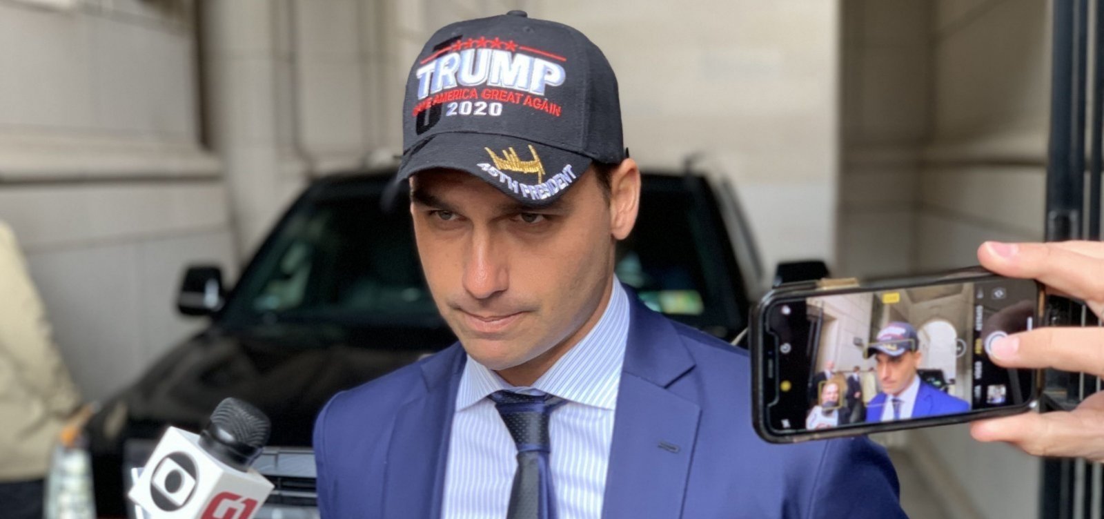 ['Ninguém sabe o que ocorreu ali', diz Eduardo Bolsonaro sobre caso envolvendo ex-assessor do irmão]