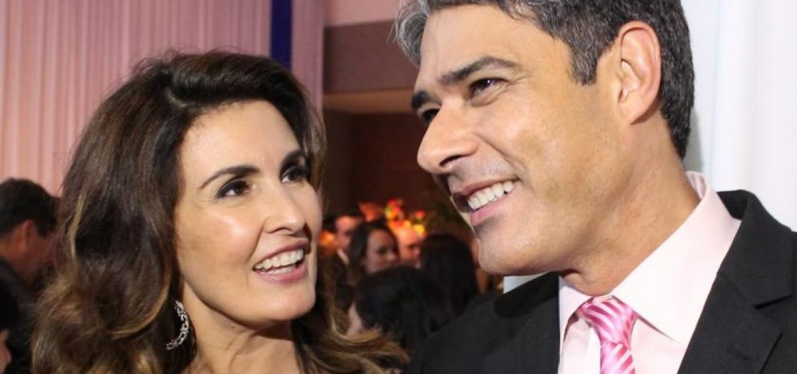 [William Bonner vai com esposa a show de dança de Fátima Bernardes]