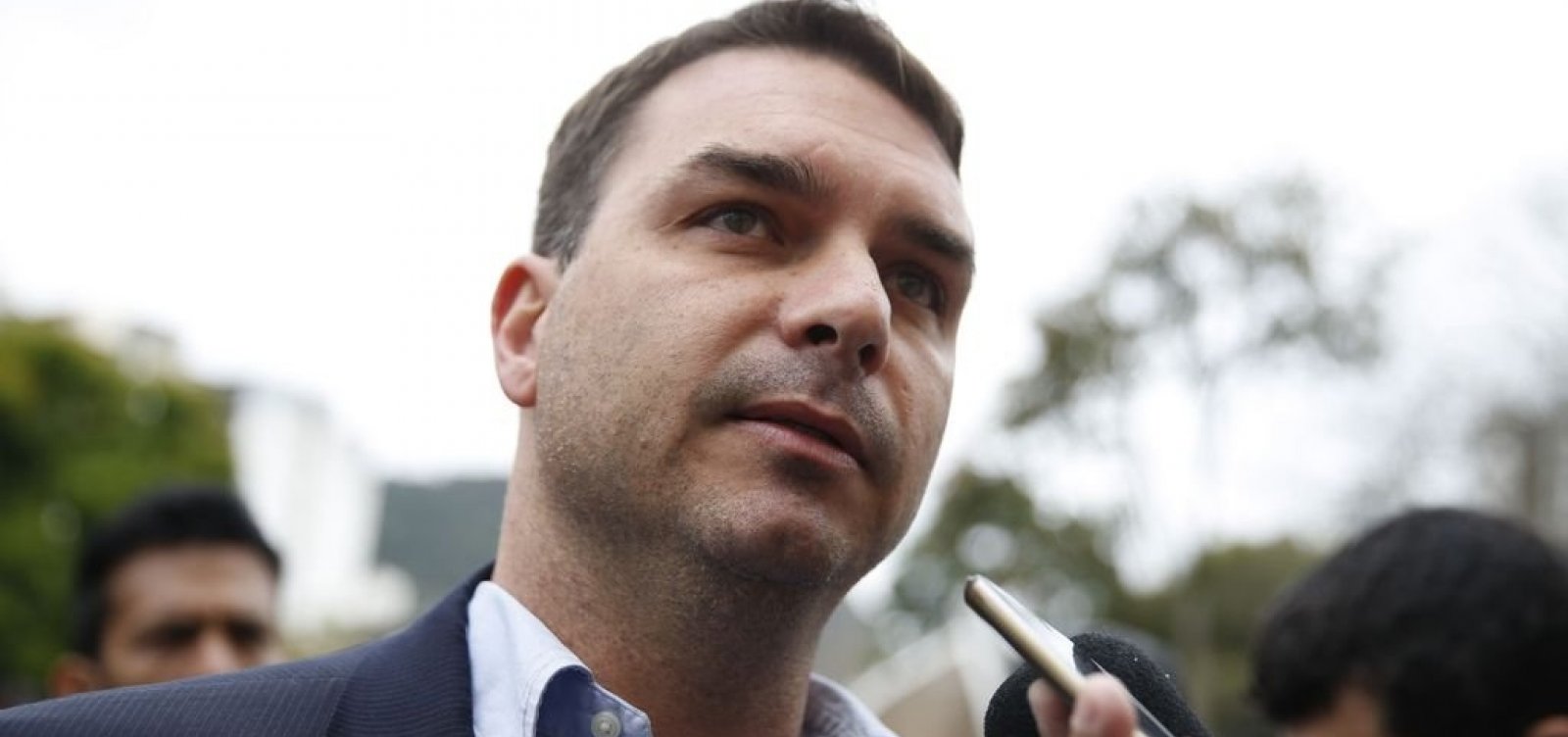 [Filha de ex-assessor de FlÃ¡vio Bolsonaro repassou salÃ¡rio para o pai]