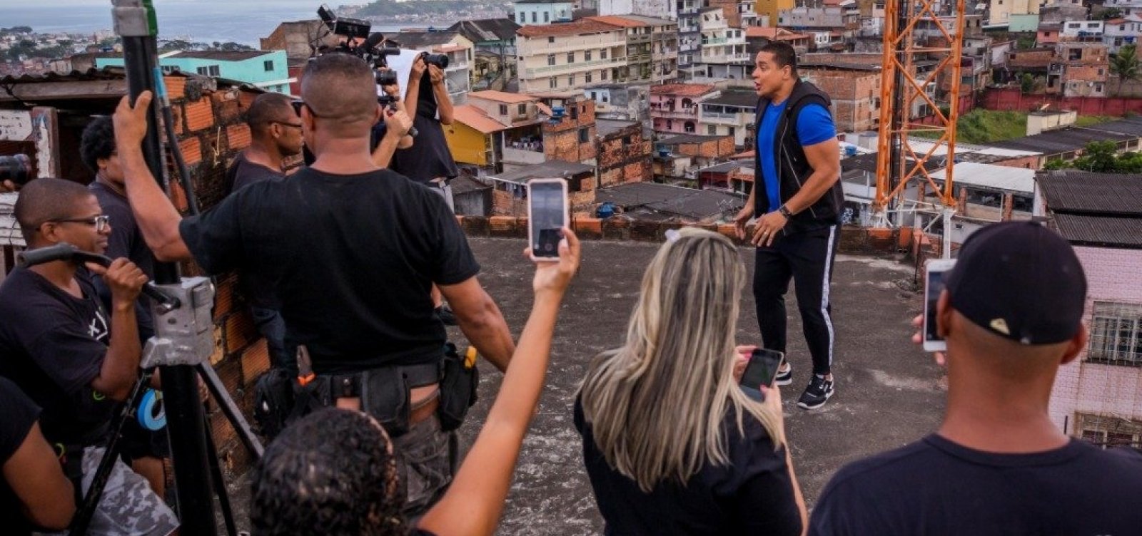 ['Respeite': Harmonia do Samba lanÃ§a clipe em homenagem aos 25 anos da banda; assista]