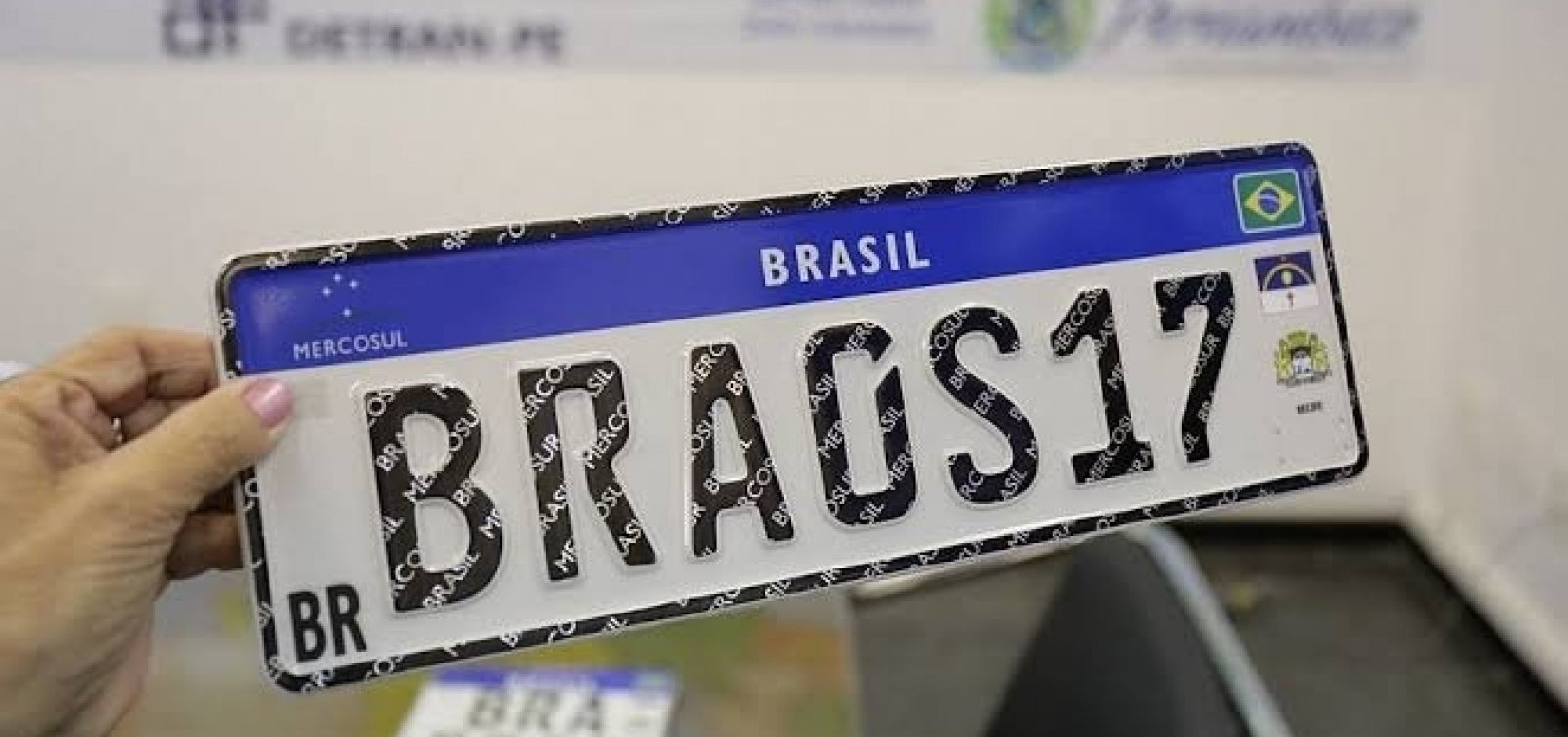 [Emplacamento da nova placa Mercosul pode ser feita a partir de hoje]