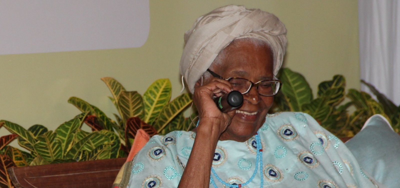 [Justiça determina que corpo de Mãe Stella seja transferido para Salvador]