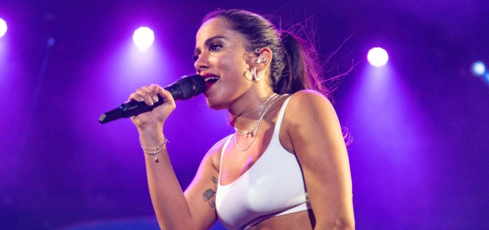 ['Eu espero que o Brasil olhe pra frente', diz Anitta sobre governo Bolsonaro]