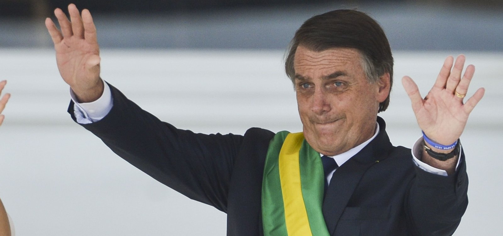 [Bolsonaro sanciona lei que permite que alunos faltem à escola por motivos religiosos]