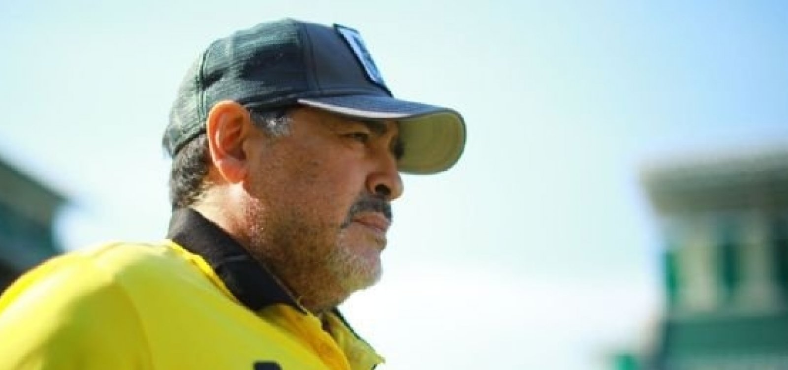 [Maradona é internado às pressas em Buenos Aires]