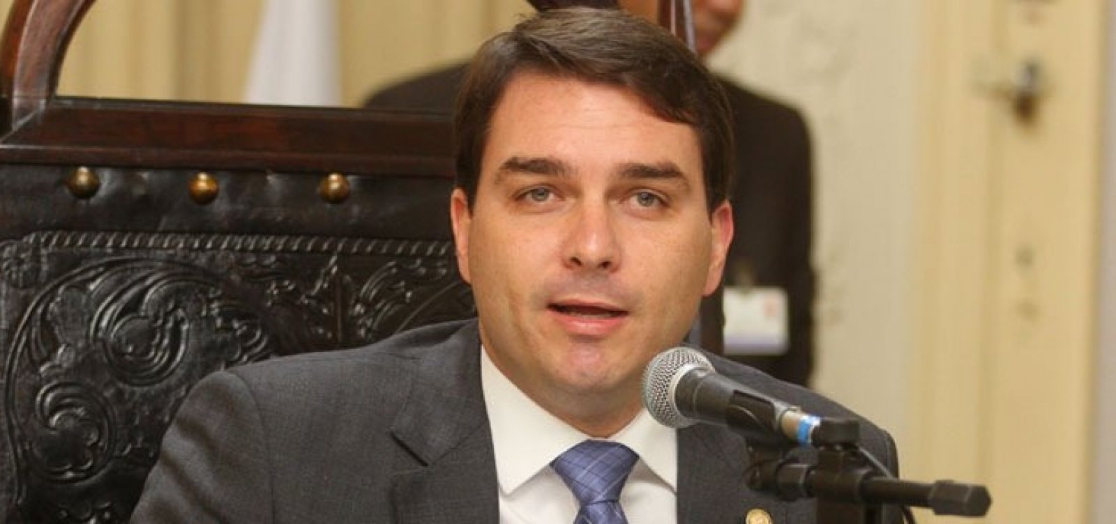 [Caso Queiroz: Flávio Bolsonaro ignora convite do MP para prestar depoimento]