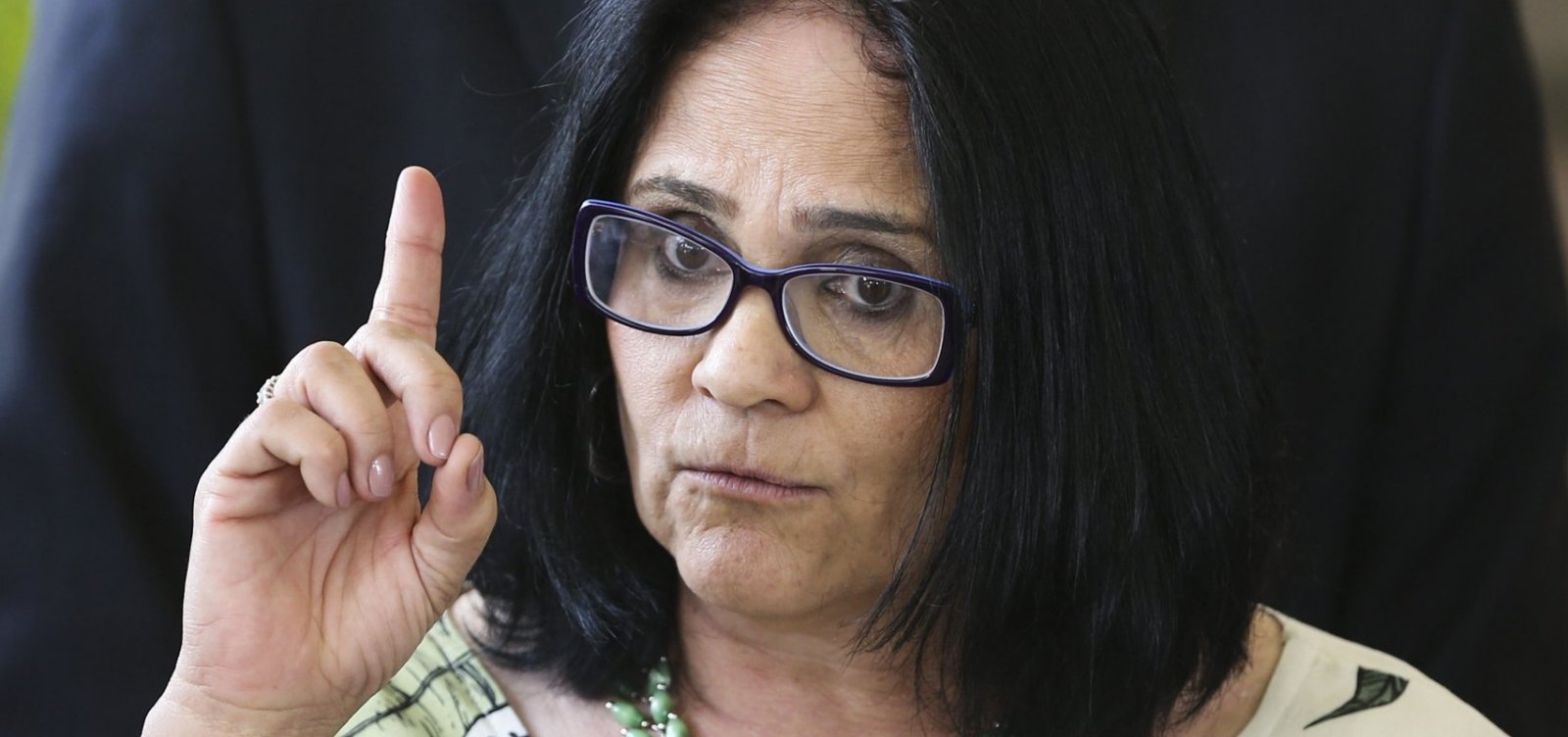 [Bolsonaro 'perdeu a paciência' com 'menino veste azul e menina veste rosa', diz coluna]