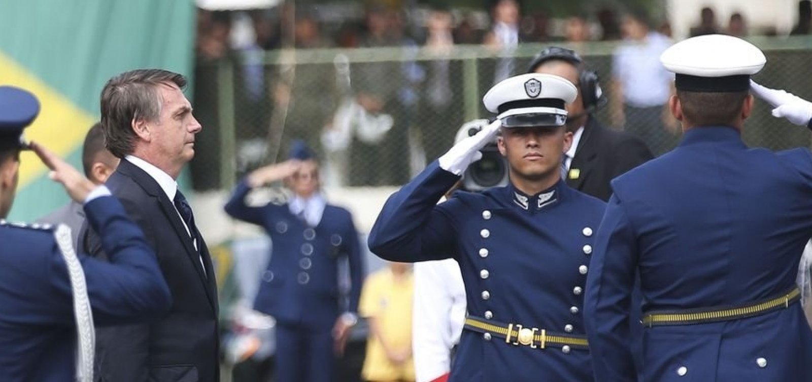 [Bolsonaro desiste de instalar base americana no Brasil]