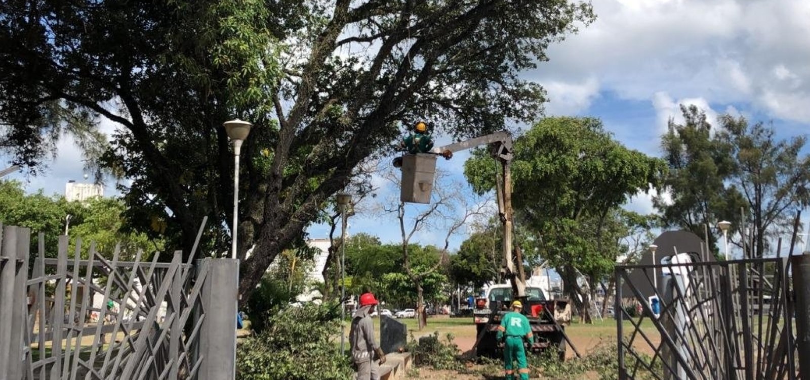 [Prefeitura realiza intervenções em percurso da Lavagem do Bonfim]