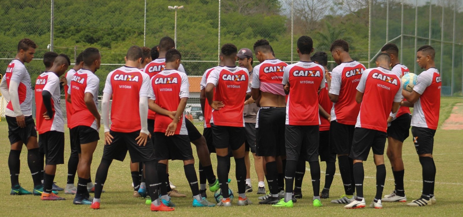 [Vitória leva 3 a 0 do Palmeiras e é eliminado da Copa São Paulo]