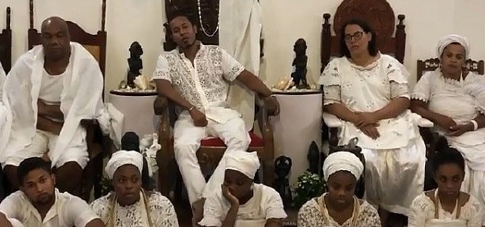 [Bandidos invadem terreiro e batem em pai de santo]