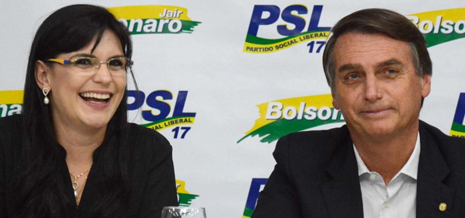 [Após novas provas, deputada federal defende Flávio Bolsonaro]