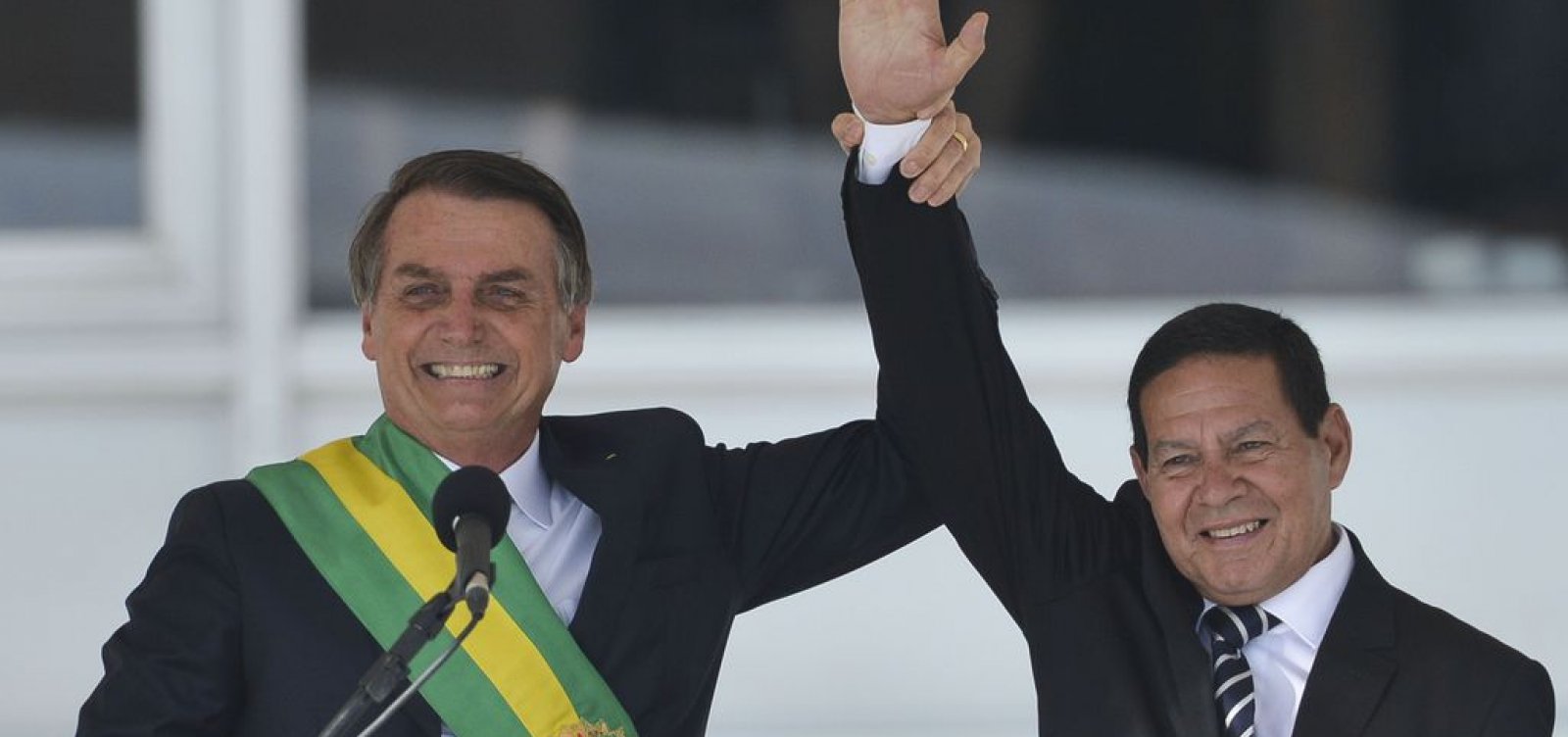 [Militares já ocupam 21 áreas do governo Bolsonaro]