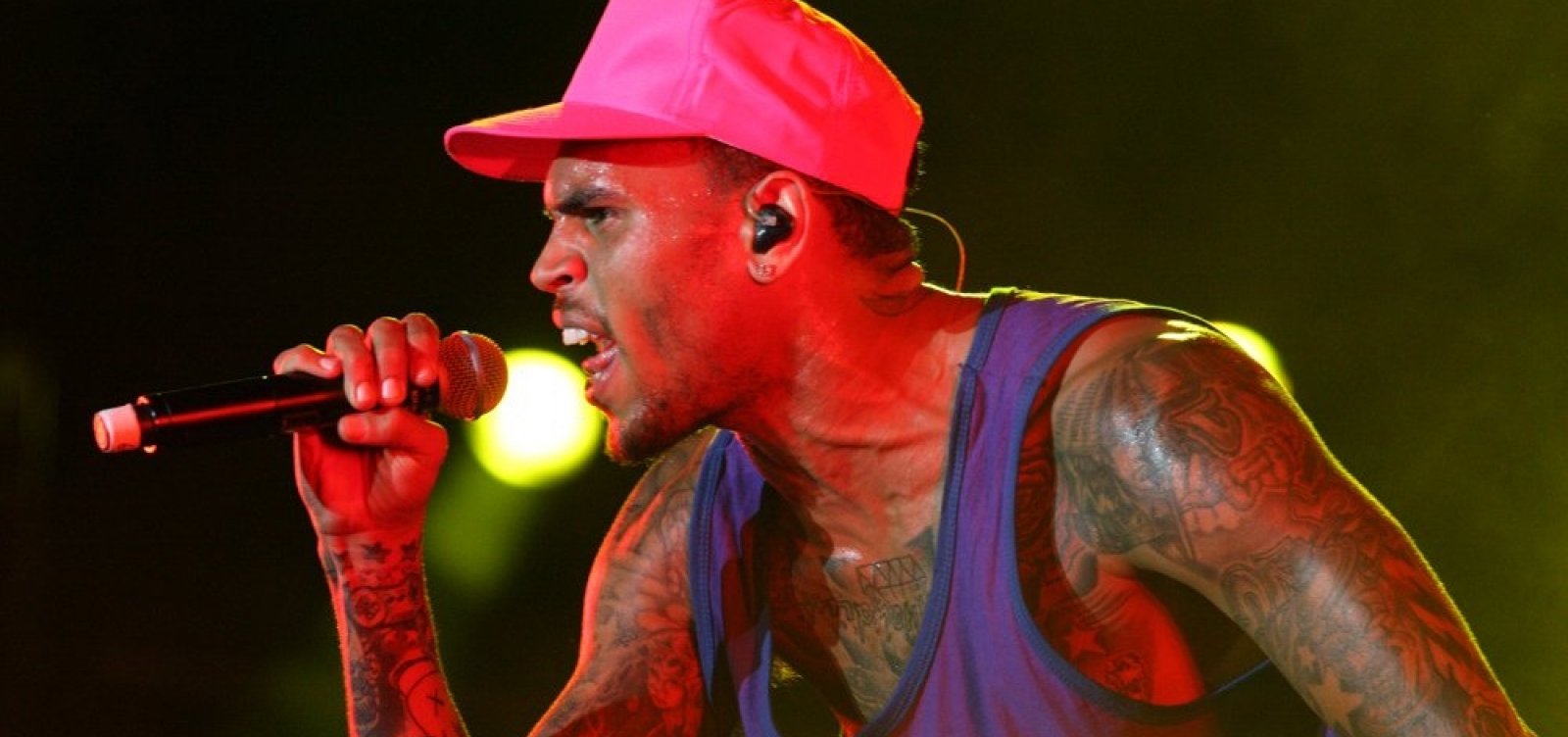 [Cantor Chris Brown é preso na França acusado de estupro]