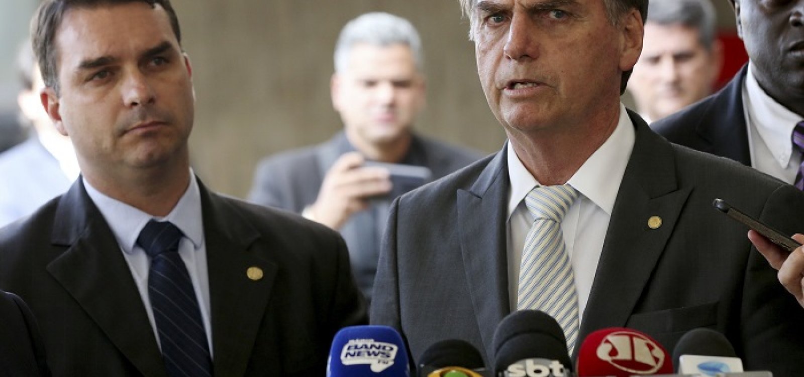 [PSOL estuda acionar comissão de Ética do Senado contra Flávio Bolsonaro]