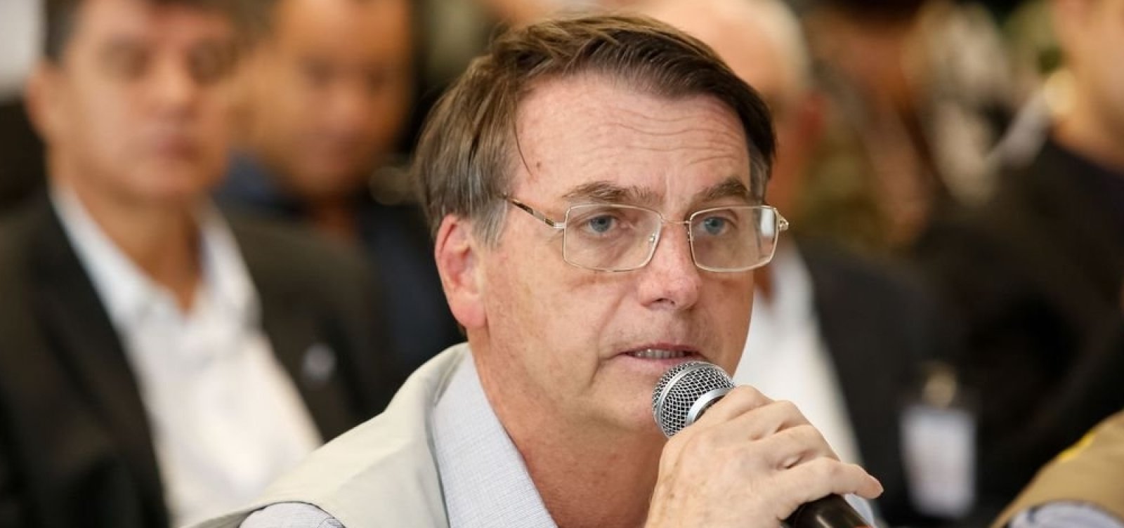 [Cirurgia de Bolsonaro para retirada de bolsa de colostomia termina]