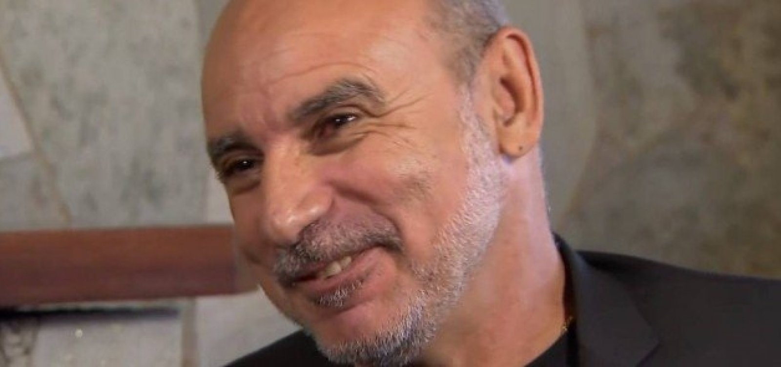 [Queiroz quer prestar depoimento por escrito ao Ministério Público]