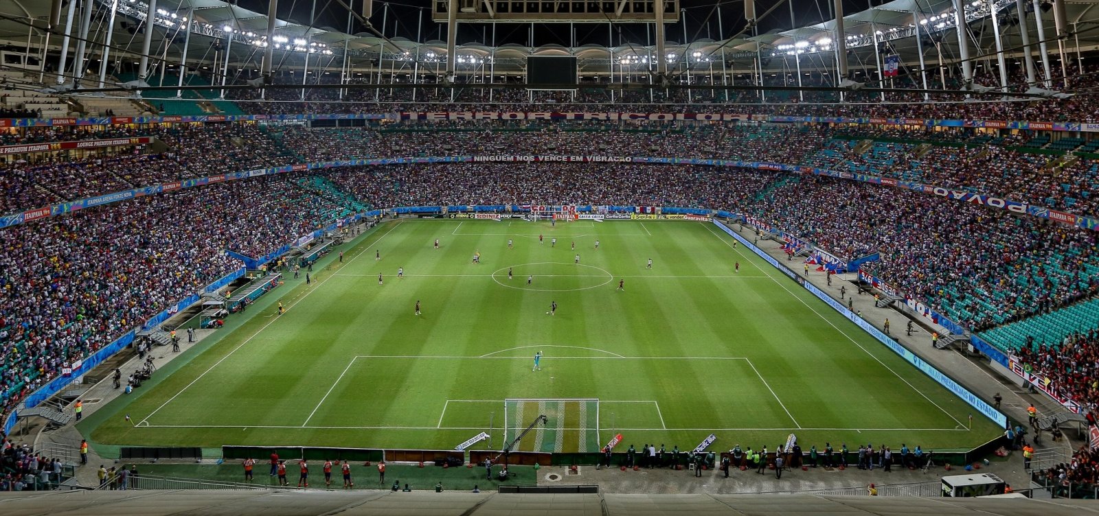 [Torcedores do Vitória entram com ação contra torcida única no Ba-Vi]