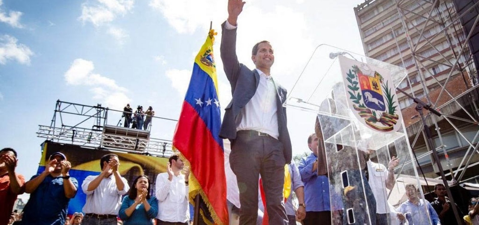 [Espanha, Reino Unido e França reconhecem Guaidó como presidente interino da Venezuela]