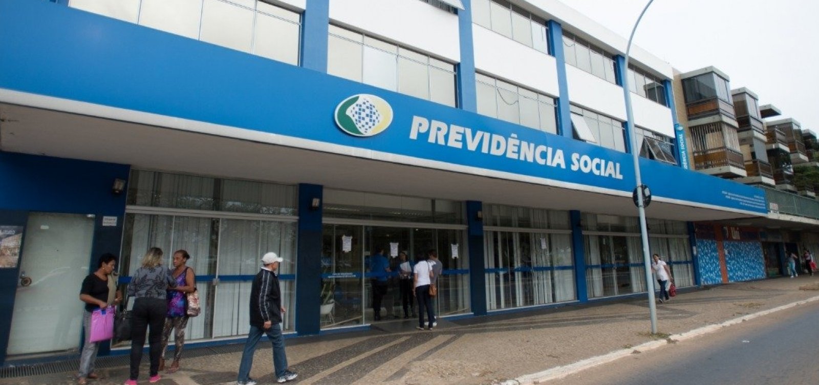 [Proposta da previdência de Bolsonaro endurece critérios para mulher e iguala idades]