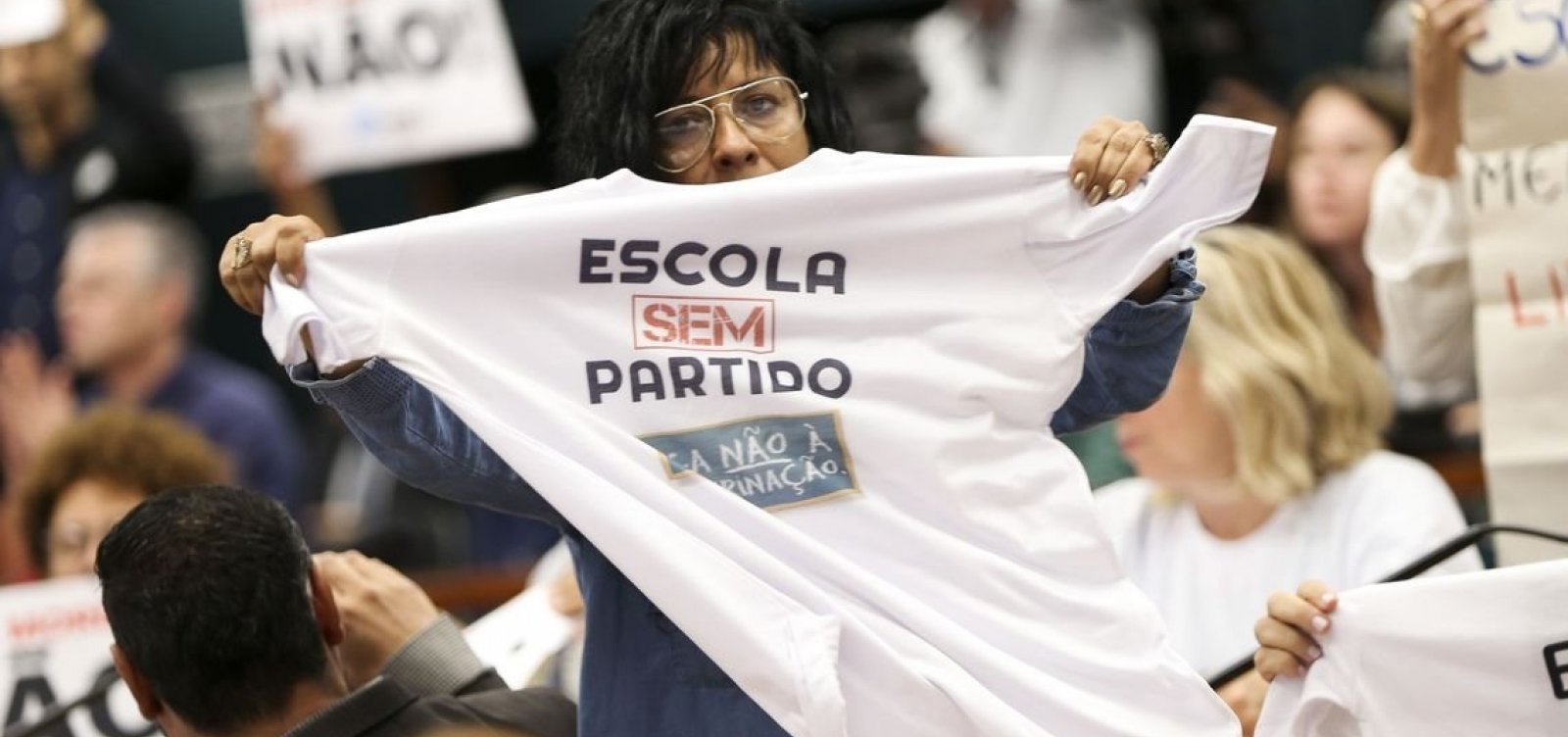 [Novo 'Escola Sem Partido' permite que aluno grave professor]