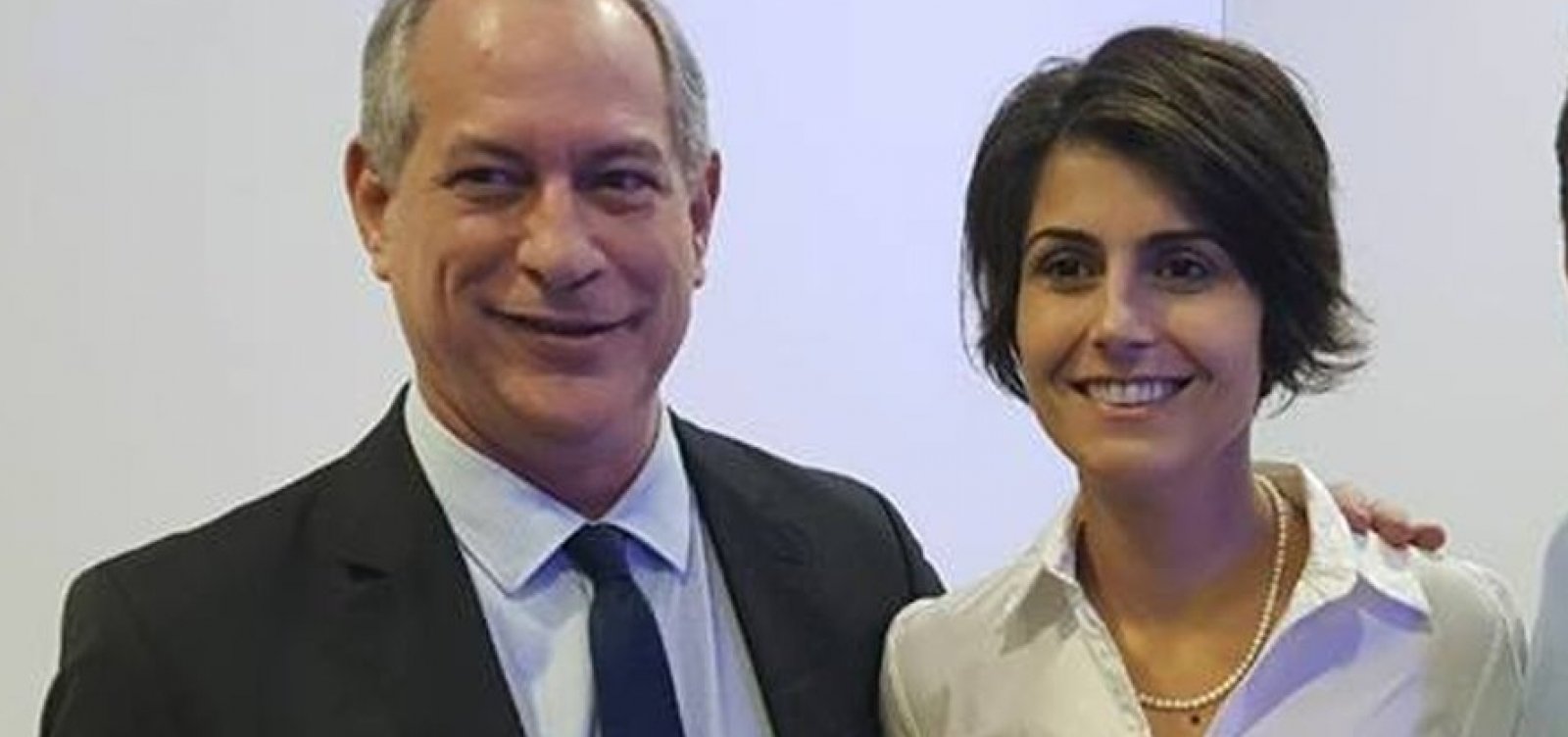 [Bienal da UNE: Ciro Gomes e Manuela D'Ávila participam de debates em Salvador]