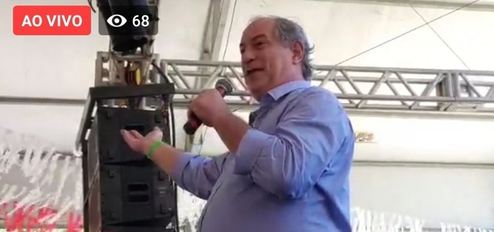 [Ciro Gomes repete crítica ao PT em Salvador: 'O Lula tá preso, babaca!']