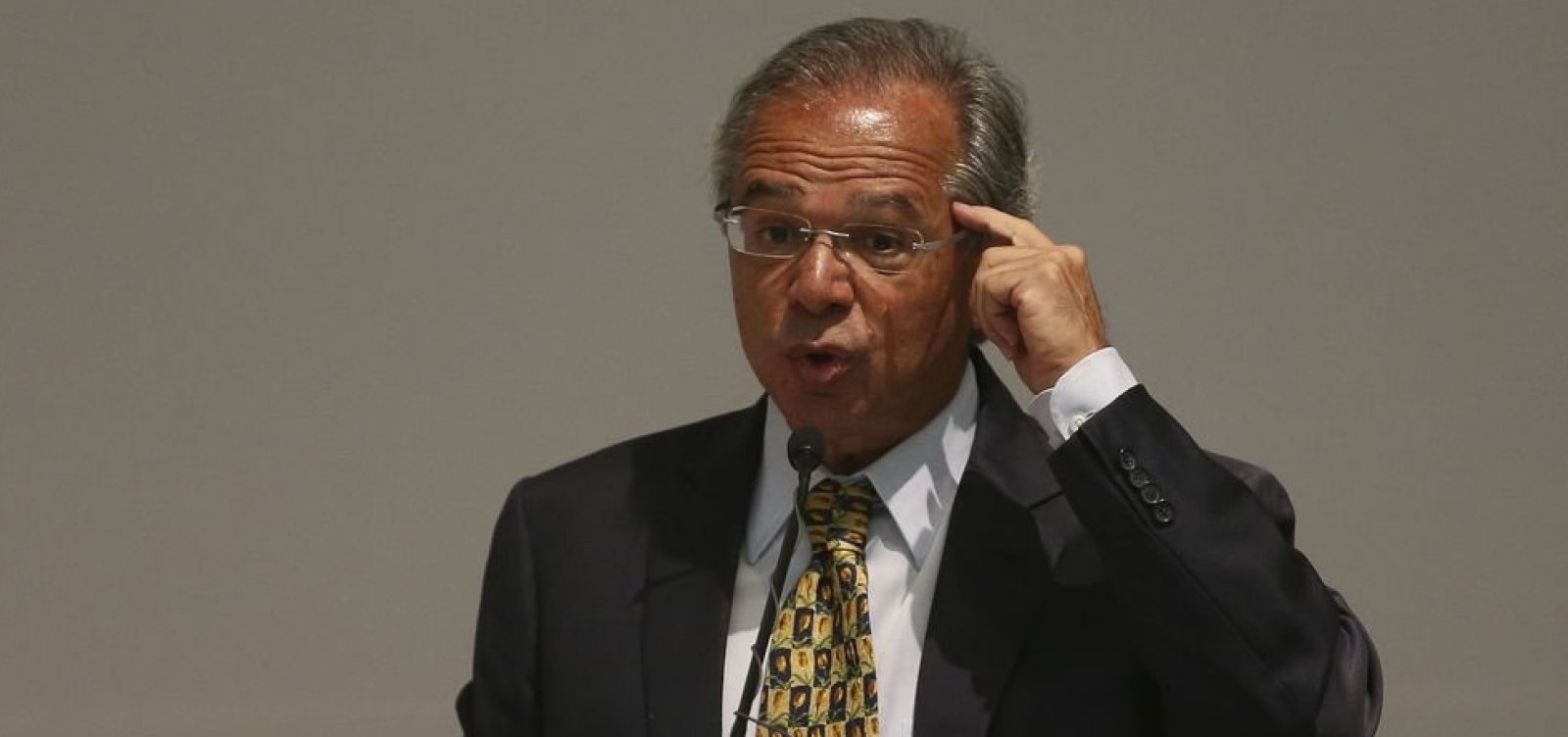 [Guedes diz que governo estuda sistema alternativo de carteira de trabalho ]
