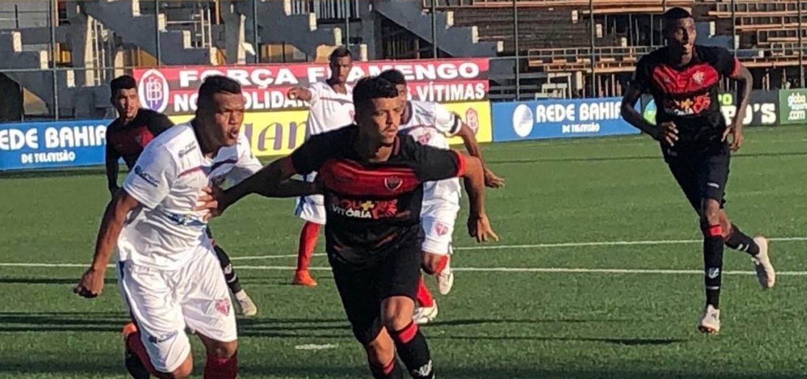 [Vitória empata em 2 a 2 com o Bahia de Feira fora de casa]
