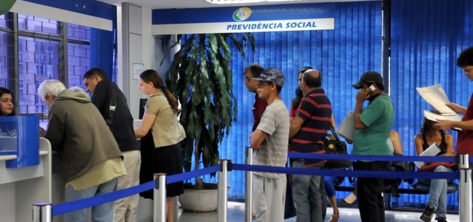 [Proposta prevÃª idade mÃ­nima de aposentadoria de 62 para homens e 57 para mulheres em 2022]