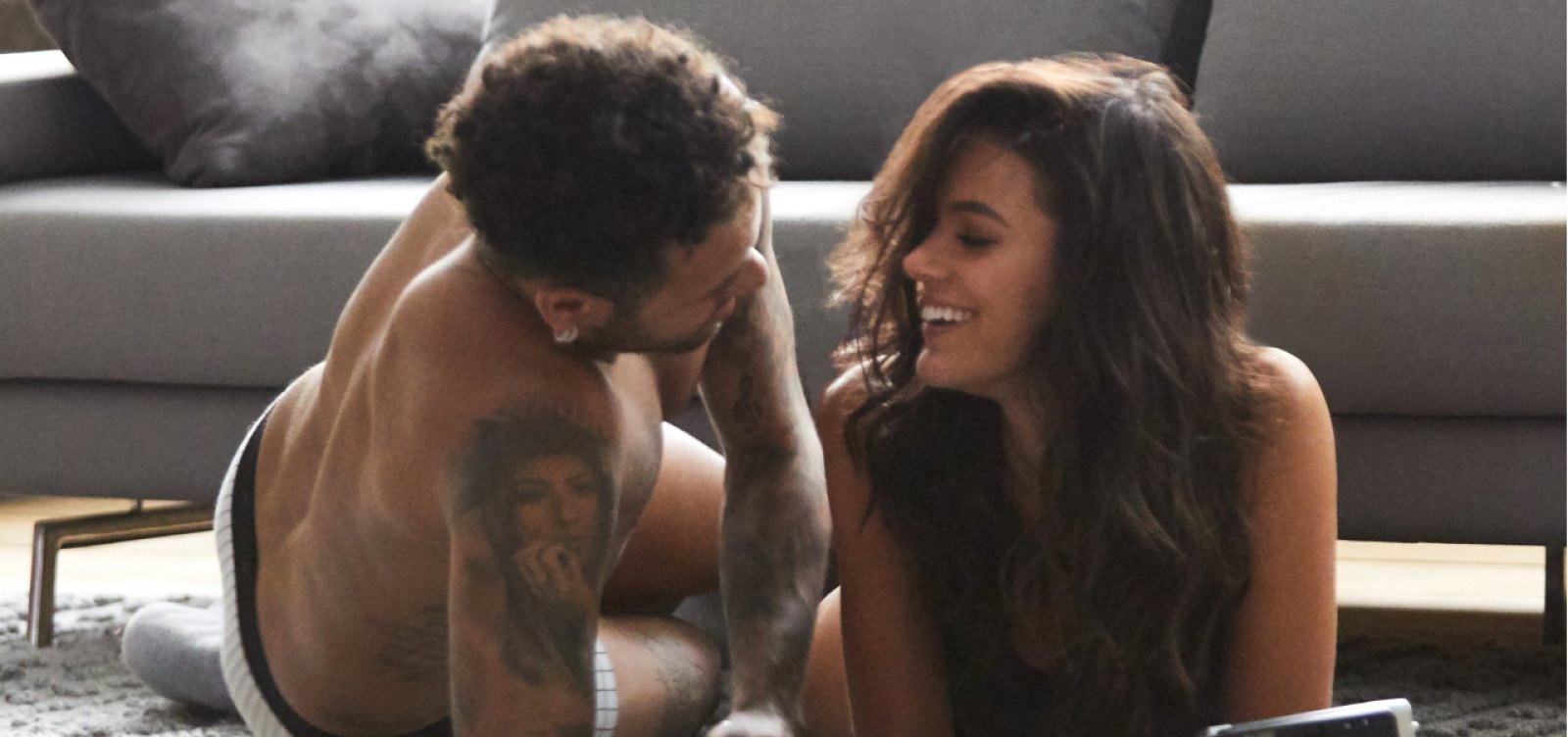 [Neymar e Bruna Marquezine desarquivam fotos por causa de contrato com a C&A, diz colunista]