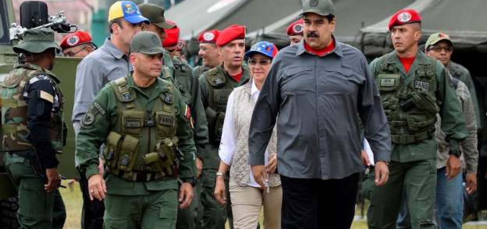 [Envio de ajuda humanitária à Venezuela racha militares da cúpula de Bolsonaro]