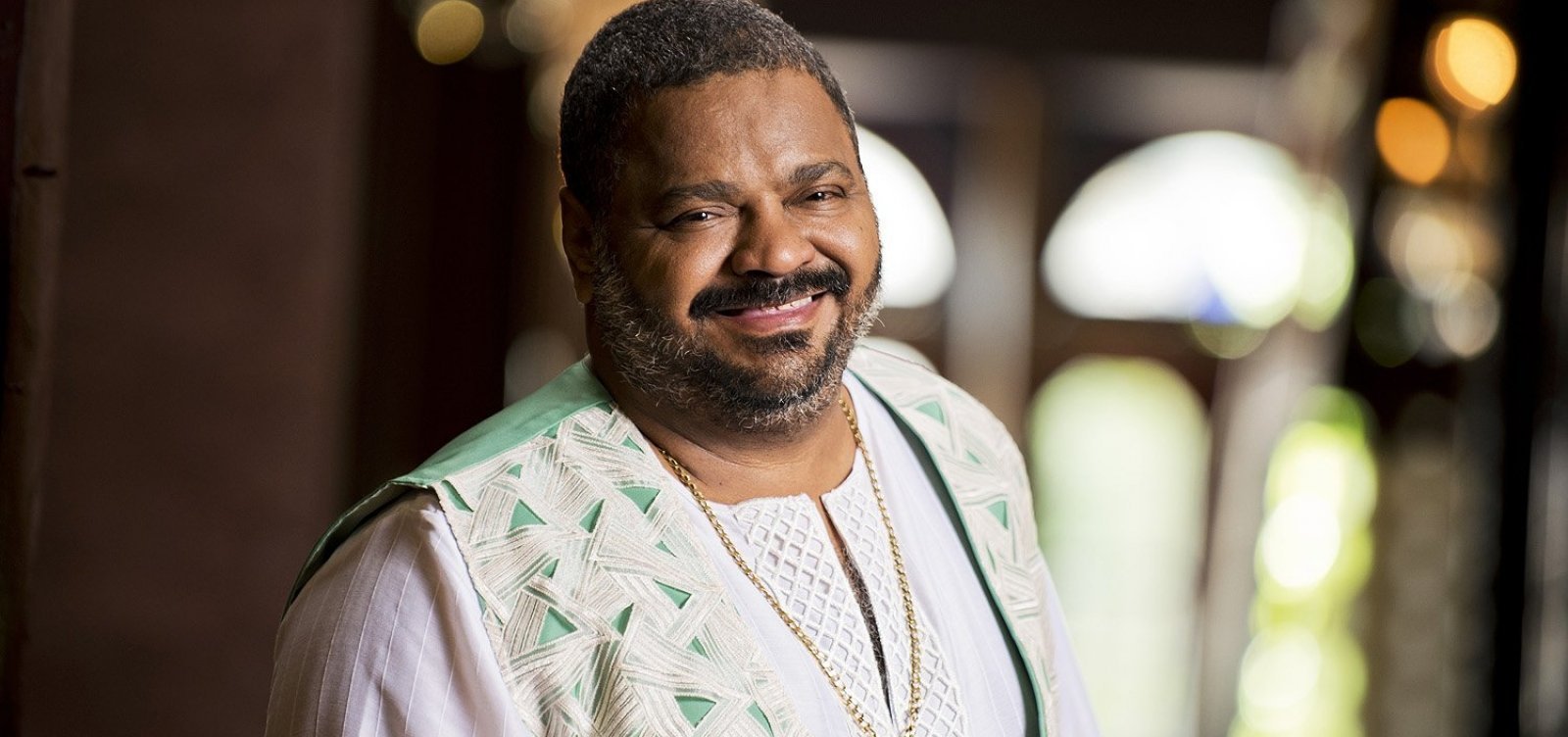 [Arlindo Cruz é liberado pelos médicos para desfilar pela X-9 em SP e família busca voo e cuidados especiais]
