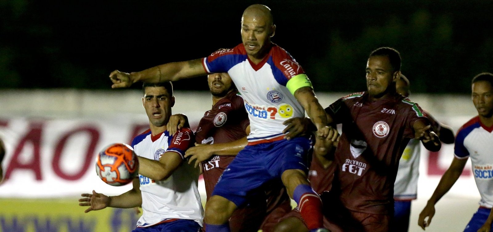 [Bahia perde para o Jacuipense e deixa escapar chance de liderar o Baianão]