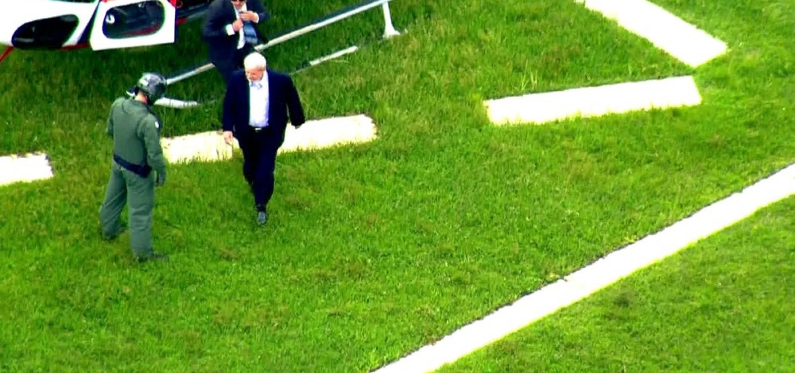 [Lula chega a SP para acompanhar velório e cremação do neto Arthur]