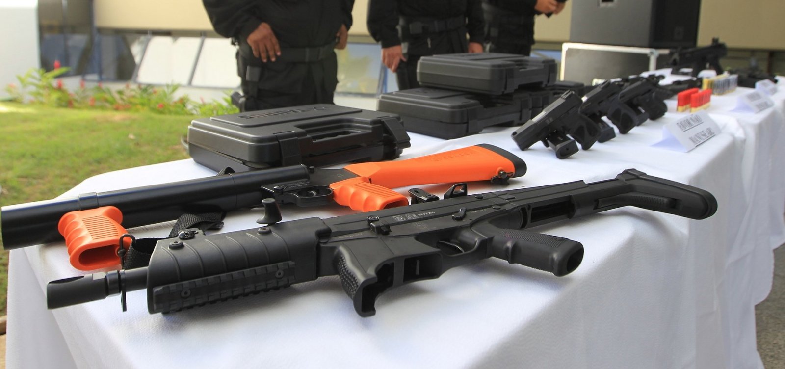 [Agentes penitenciÃ¡rios da Bahia recebem armas de fogo para utilizaÃ§Ã£o no trabalho]
