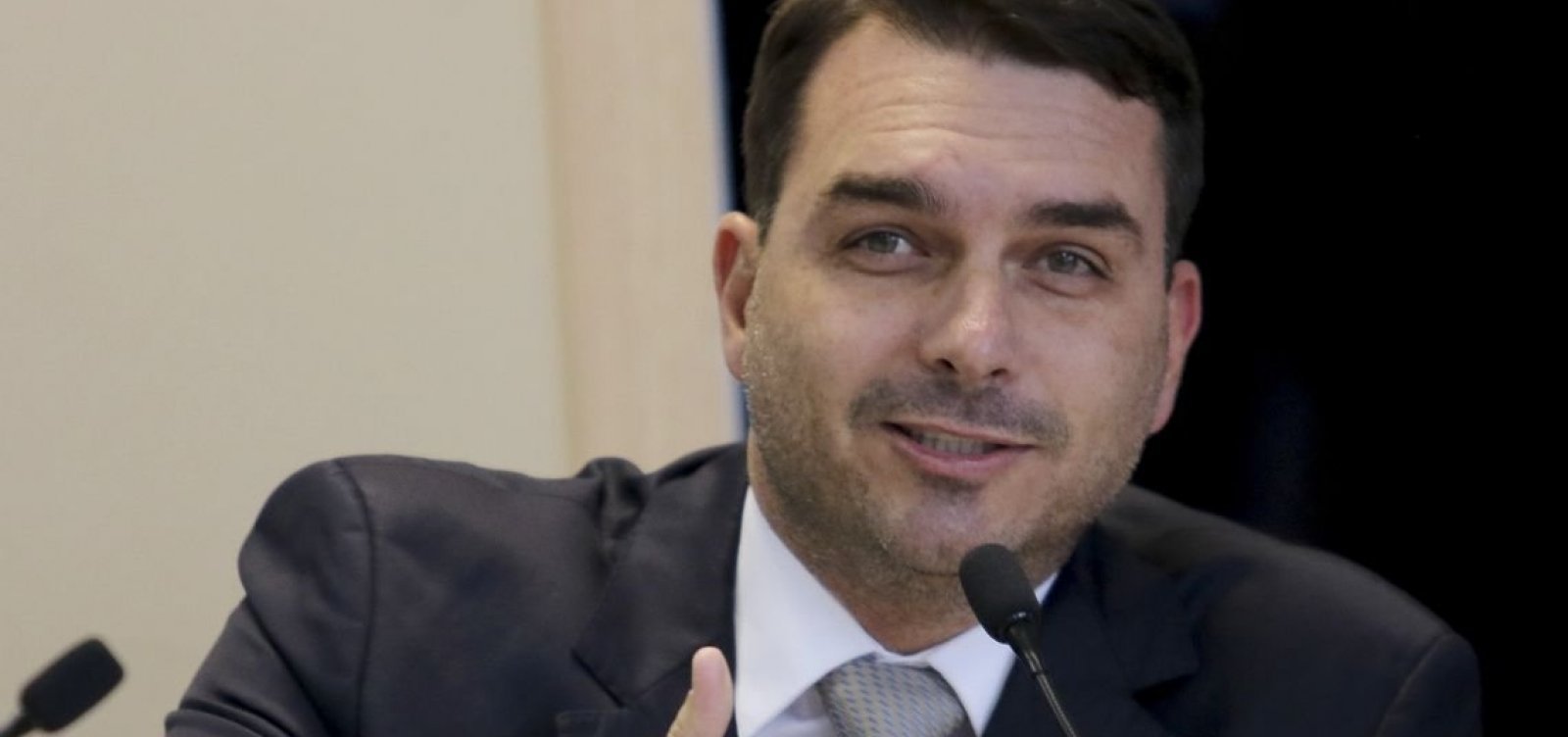 [Flávio Bolsonaro tira ex-assessora de diretório do PSL no RJ]