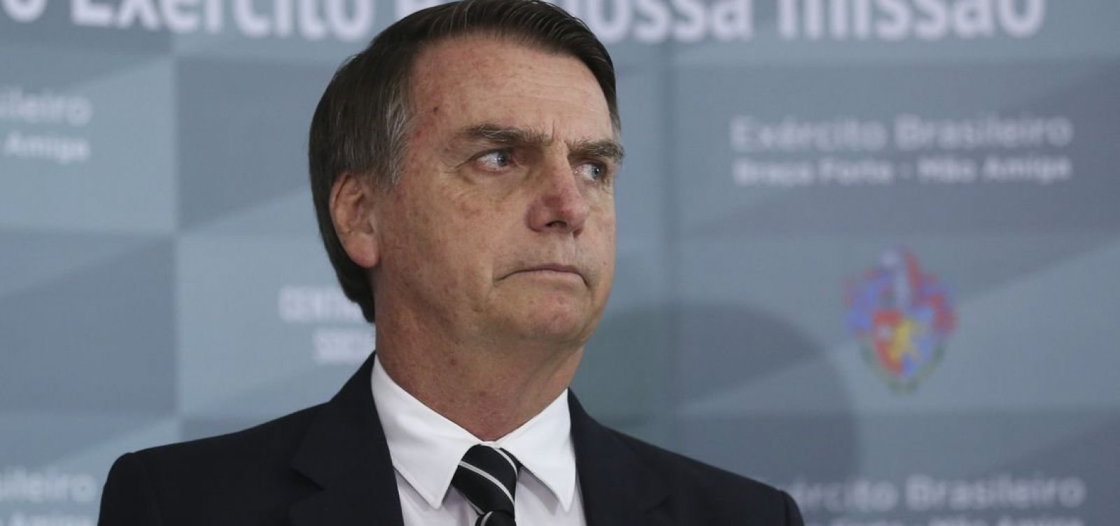 [Bolsonaro afirma que havia 'agentes de segurança' infiltrados entre médicos cubanos]