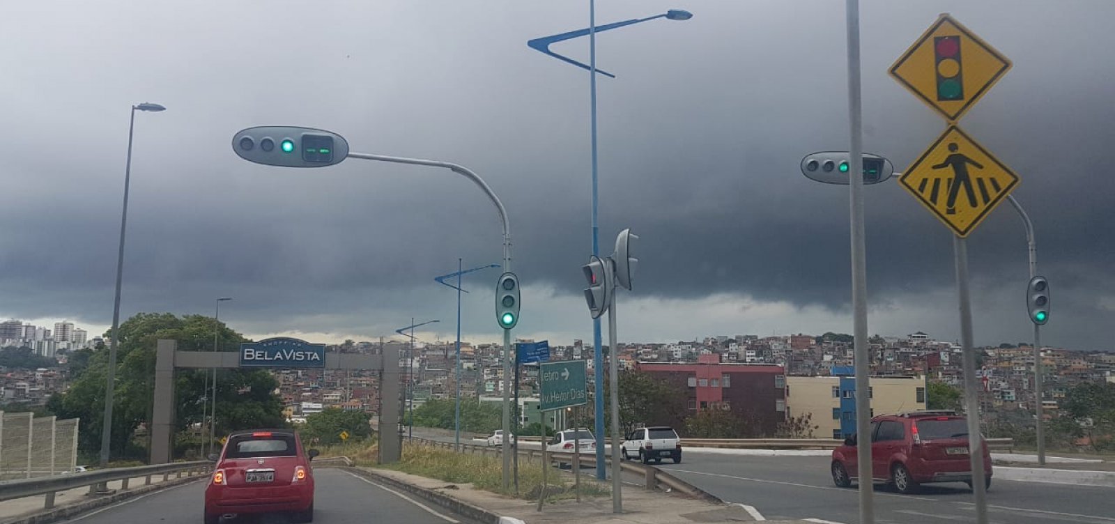 [Chuvas causam transtornos em Salvador ]