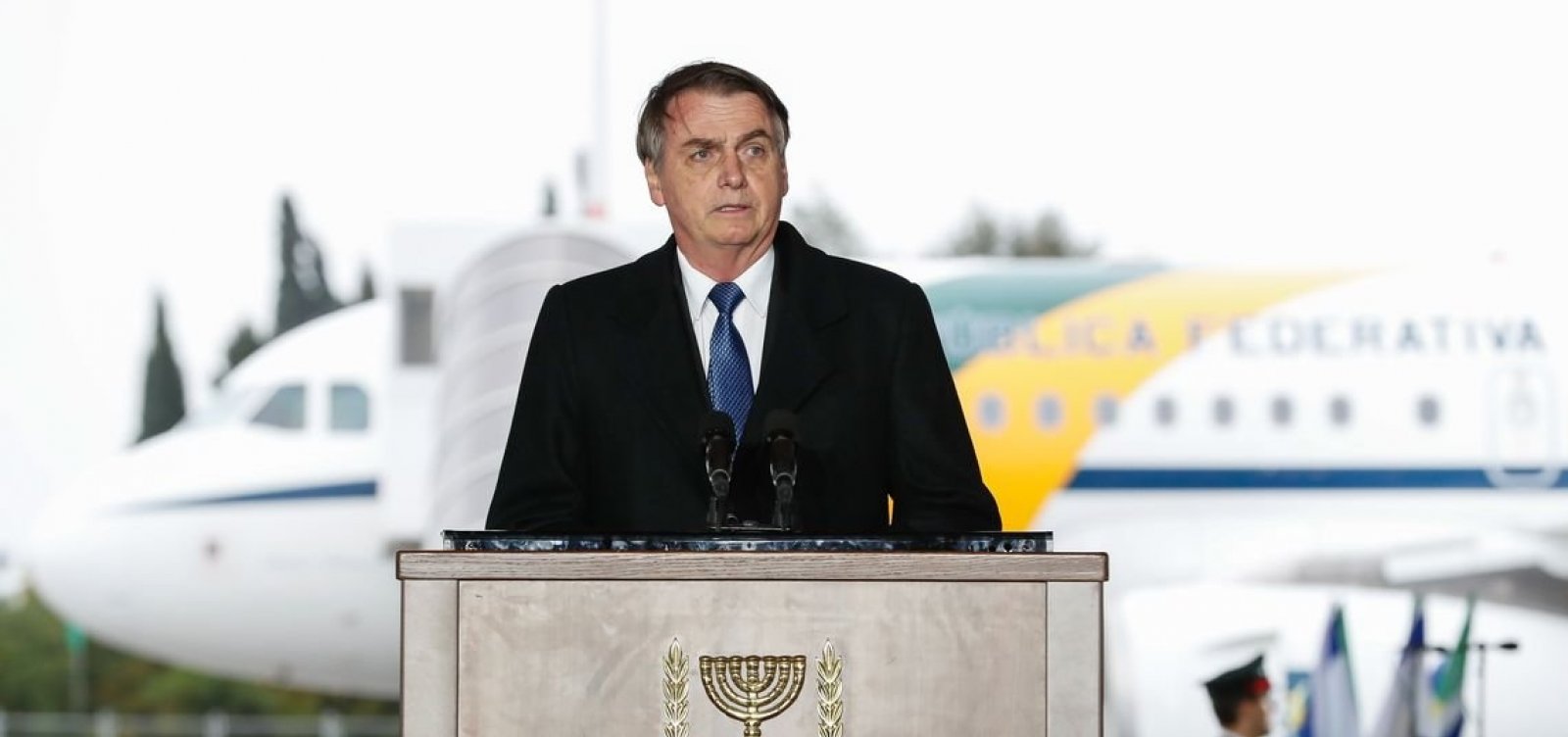 [Bolsonaro diz que vai reservar agenda para conversar com parlamentares]