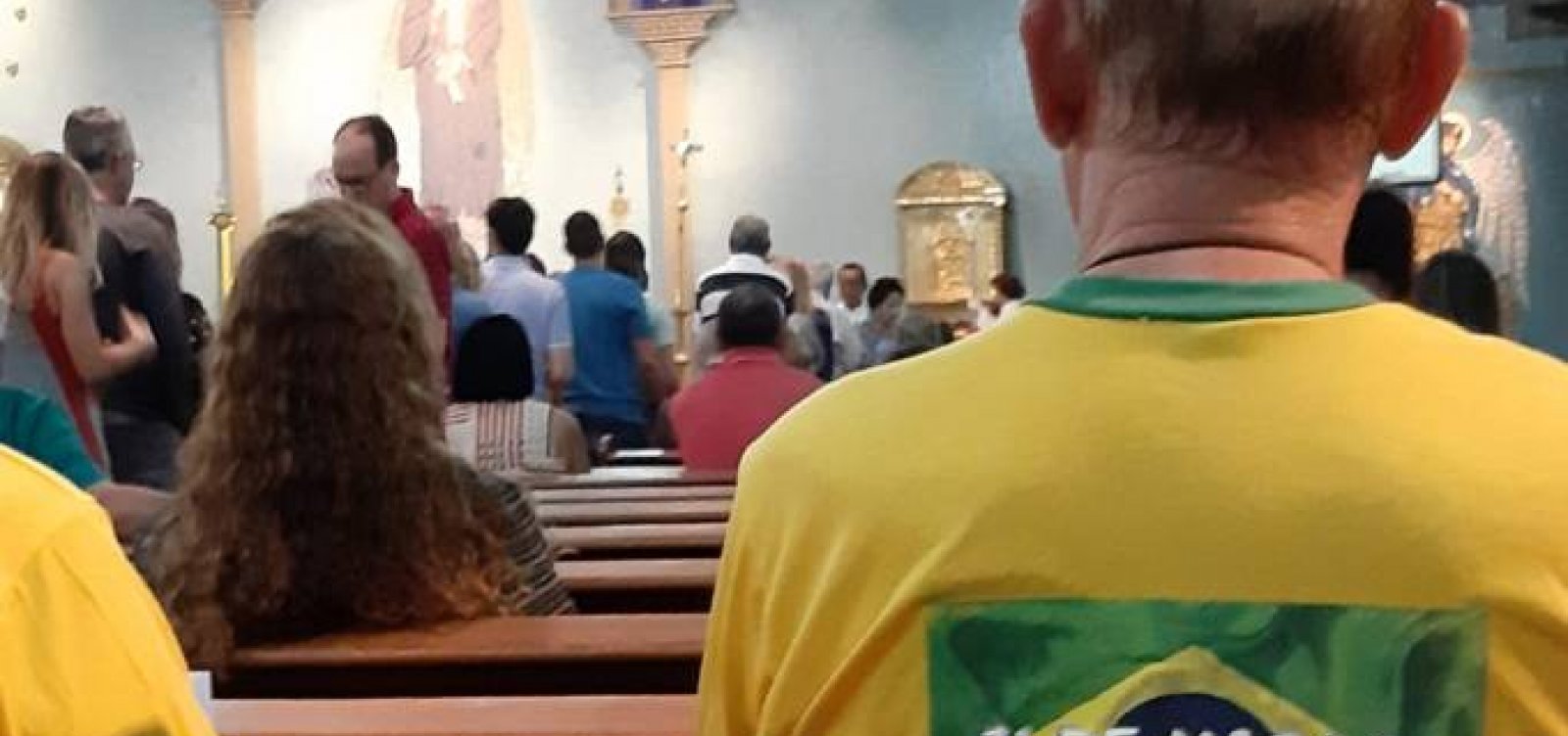 [Em missa de celebração ao golpe de 1964, bispo diz que gostaria de dar veneno a Caetano]