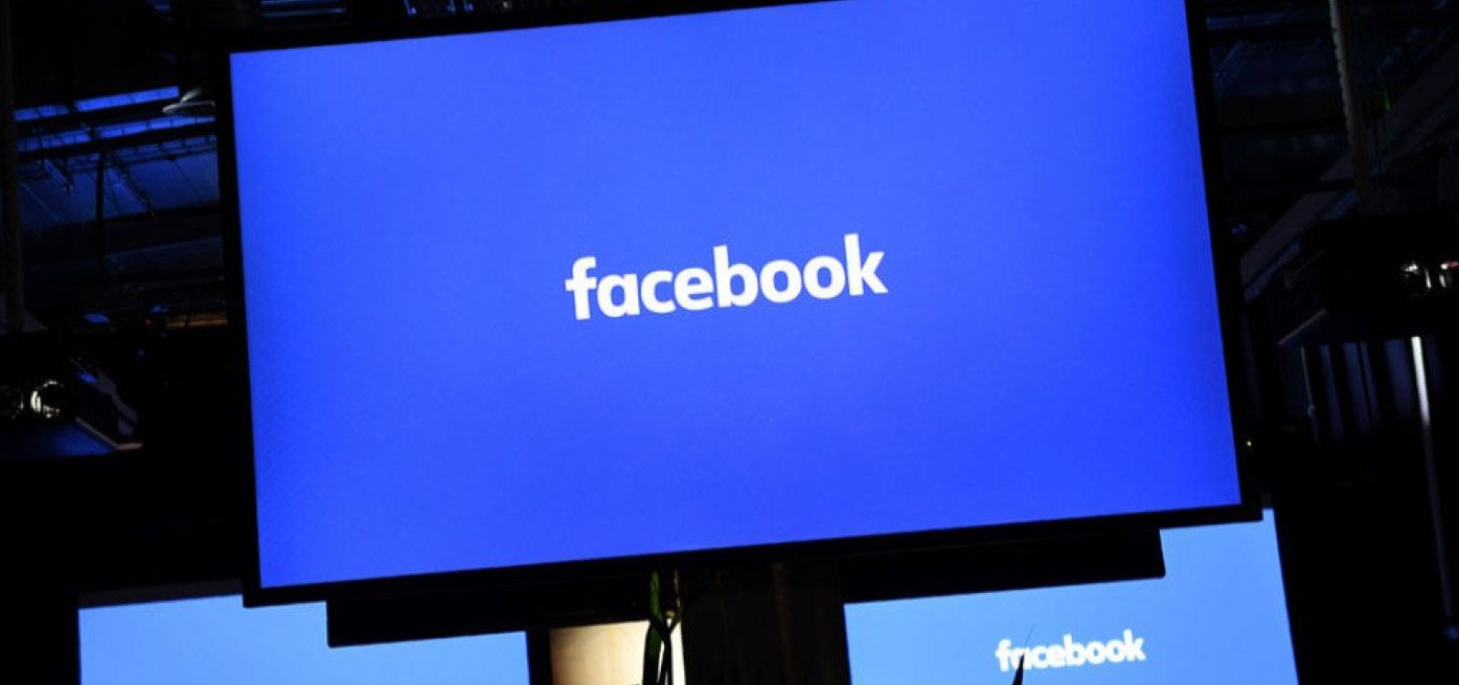 [WhatsApp, Facebook e Instagram sofrem apagão e saem do ar]