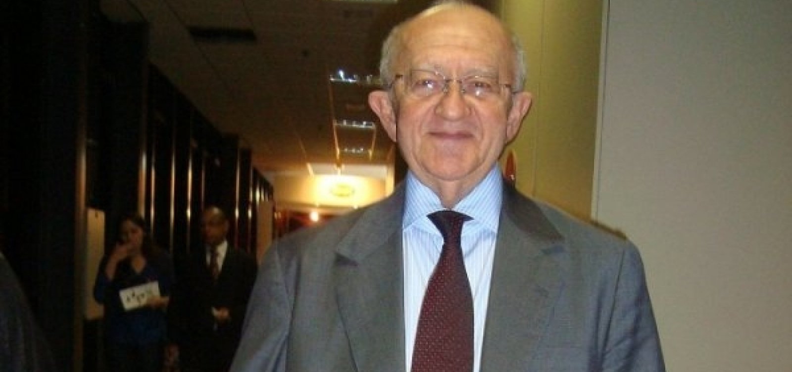 [Produtor só recebe R$ 0,01 de R$ 5 pagos em café, diz presidente de associação]