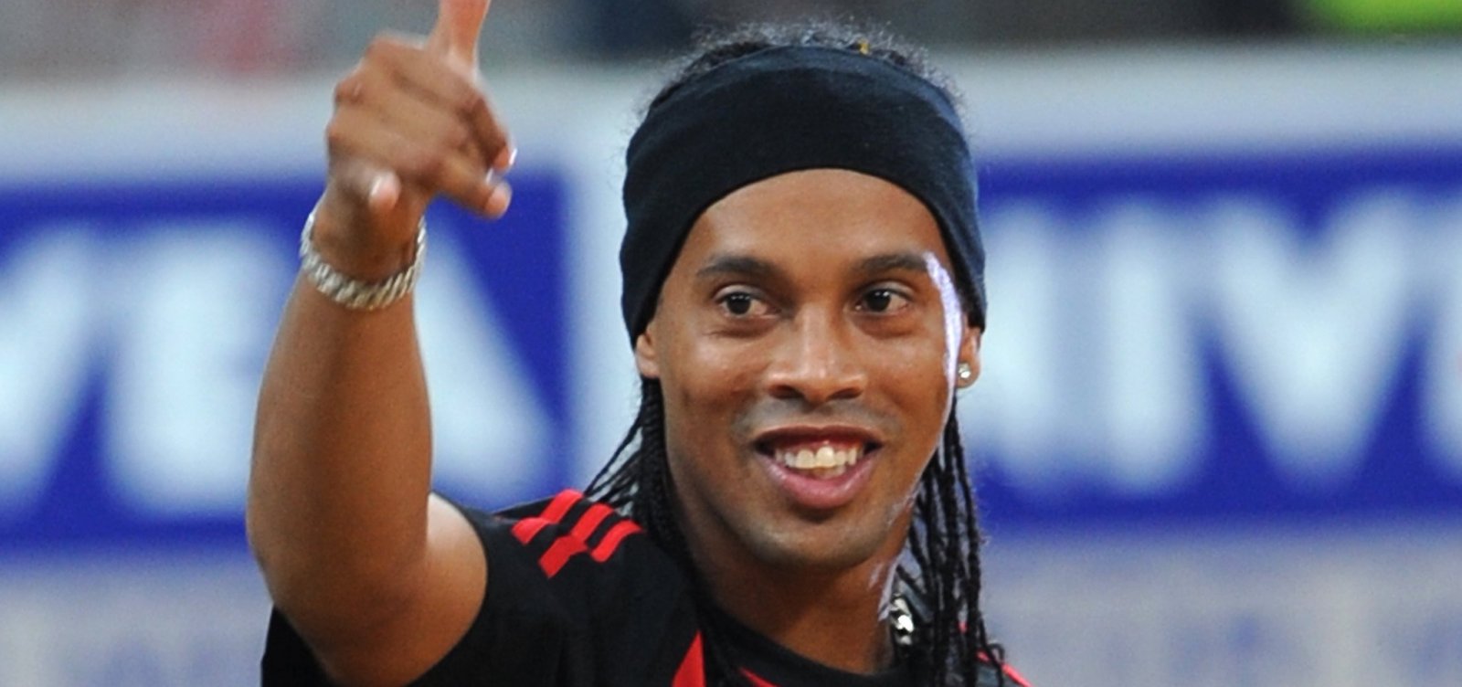 [Chapa de Raimundo Viana promete amistoso com Ronaldinho Gaúcho no Vitória]