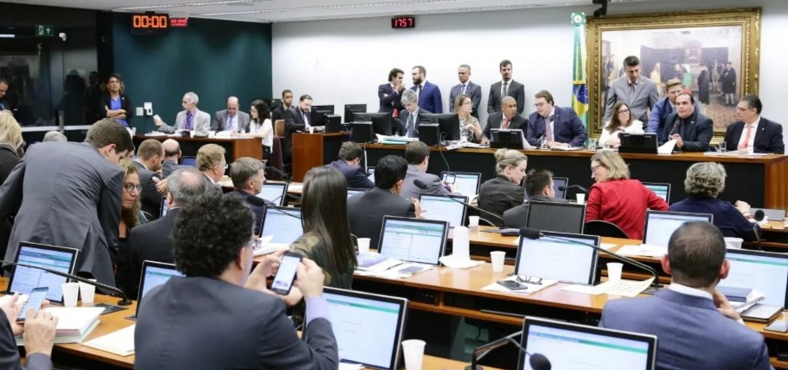 [CCJ da Câmara dá aval à reforma da Previdência após quase 9h de sessão]