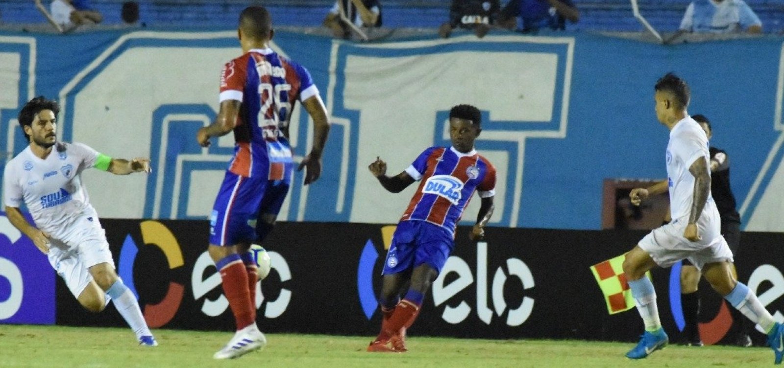 [Bahia perde para o Londrina, mas se classifica para as oitavas da Copa do Brasil]