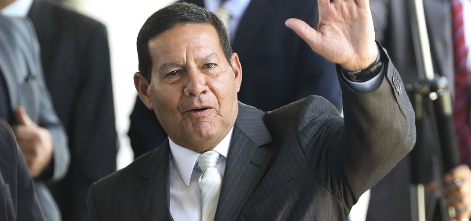 ['Se Bolsonaro nÃ£o me quer, Ã© sÃ³ me dizer', diz MourÃ£o a familiares]