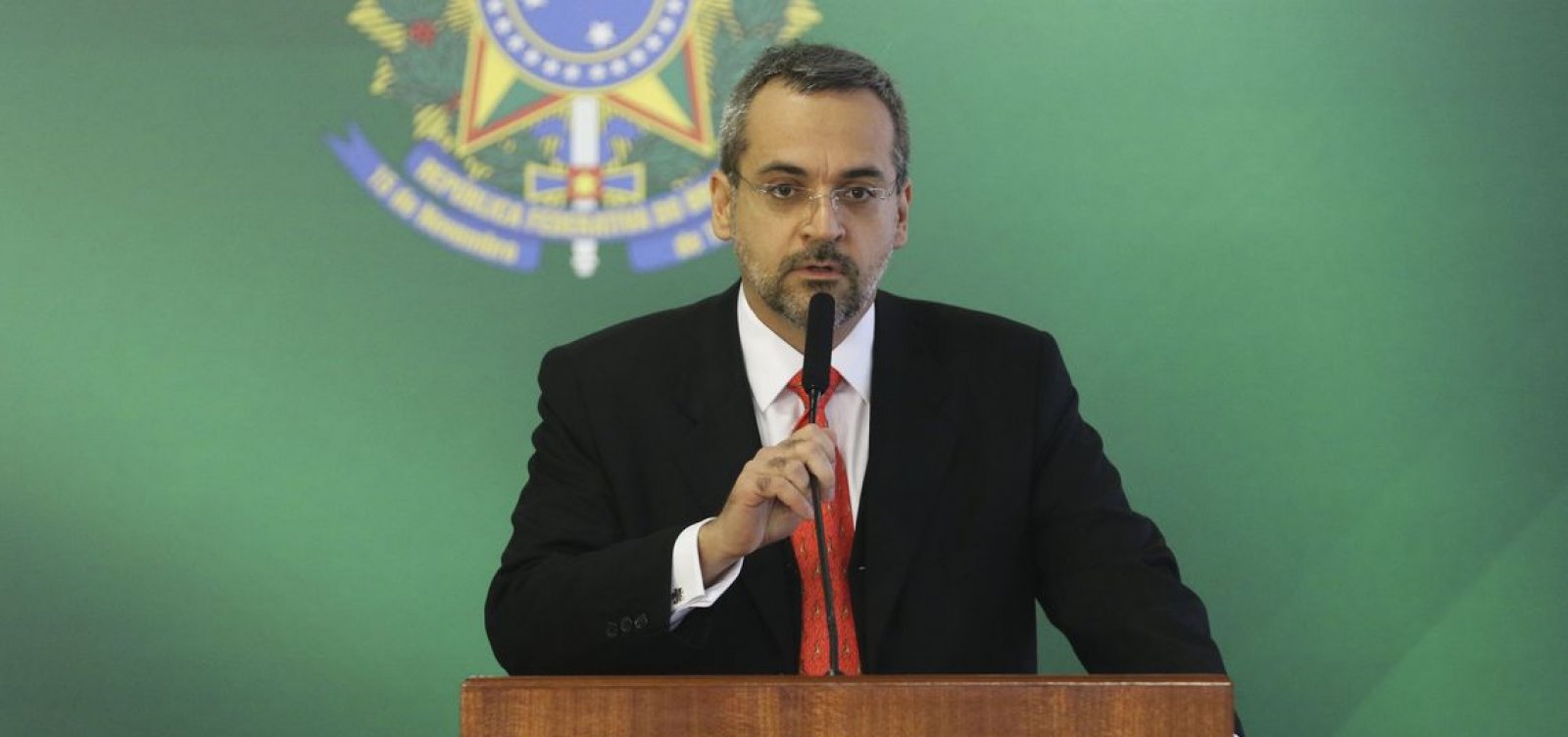[Ministro da Educação diz que filmar professores em aula é direito dos alunos]
